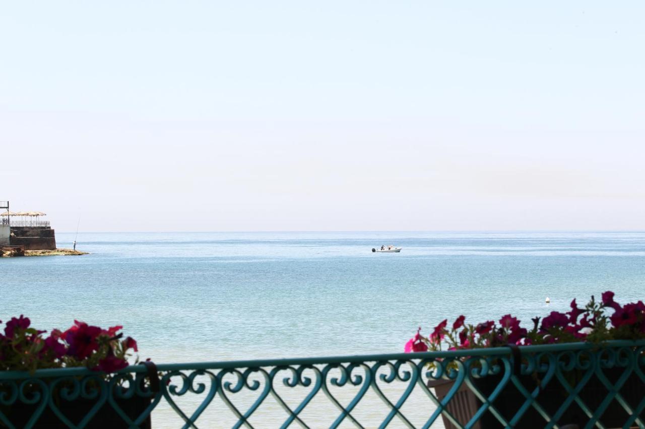 Hotel Beit El Bahr Ţabarjā Exterior foto